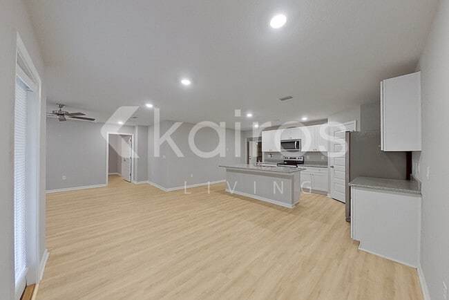 Foto del edificio - 225 Monarch Ln