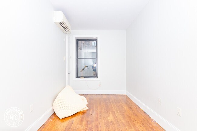 Building Photo - 1625 Putnam Ave