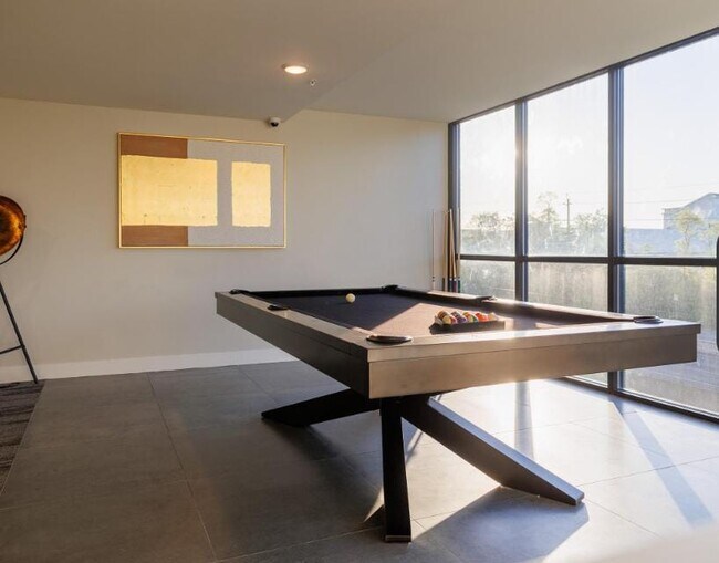 Foto del edificio - 671 Ave E