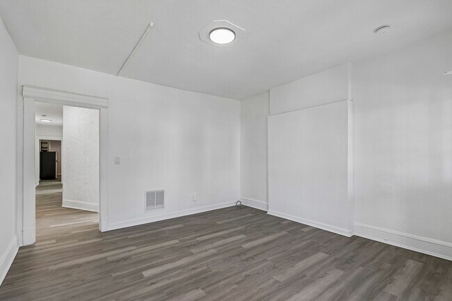 Foto del edificio - 1825 Lakeview Rd
