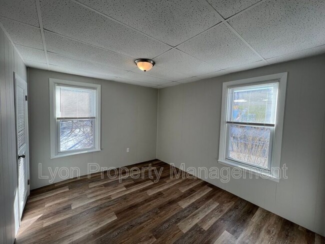 Building Photo - 325 Cass Ave