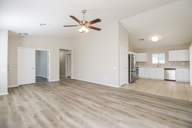 Foto del edificio - 1866 W 20th Ave