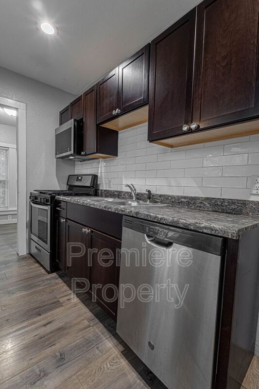 Foto del edificio - 1217 W 21st St