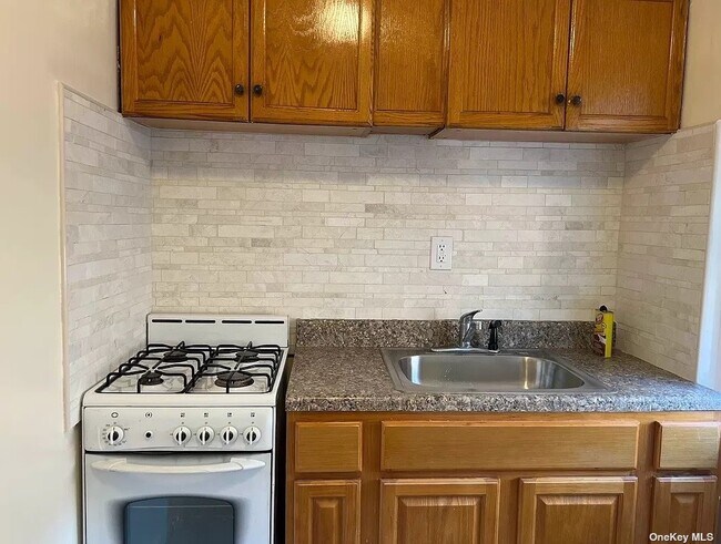 Foto del edificio - 225-28 108th Ave