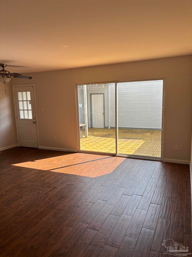 Building Photo - 8410 Williamsburg Cir