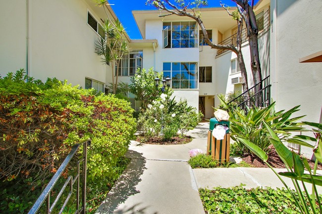 Building Photo - 628 Levering Ave
