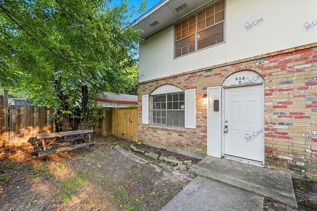 Foto del edificio - 616 Moore St