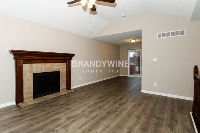 Building Photo - Holiday PROMO, December FREE move-in by 11...