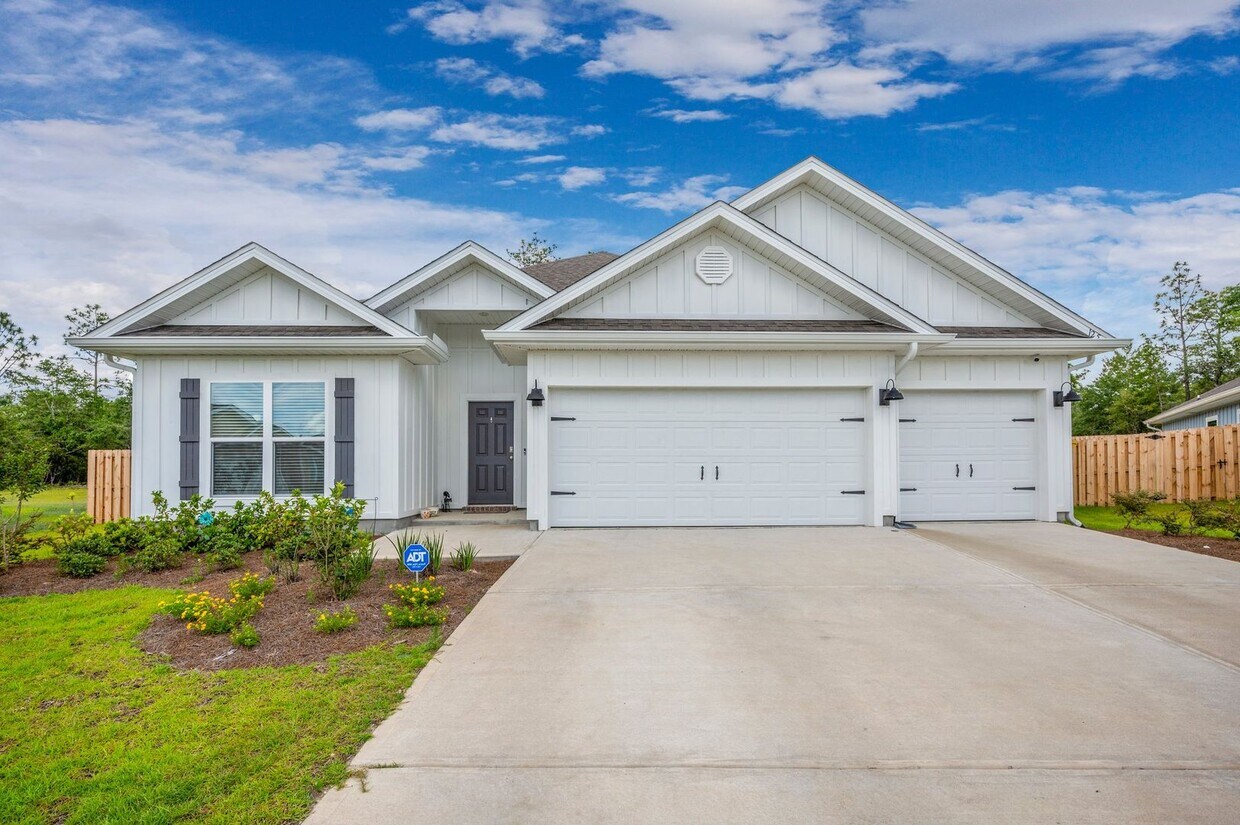 Foto principal - Stunning 4 Bedroom, 3 Bath Home in Shoal R...