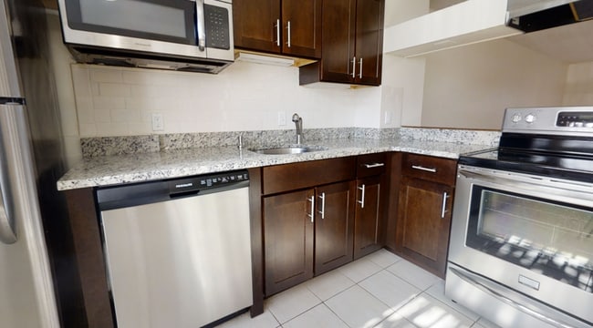 Foto del edificio - 144 North Beacon St