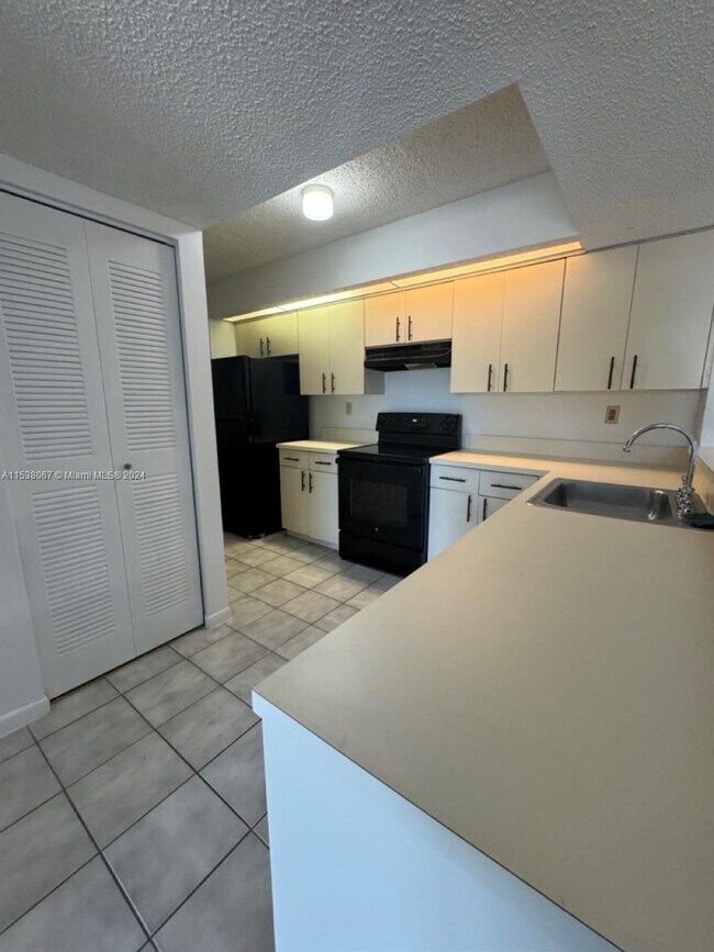 Building Photo - 8660 SW 212th St