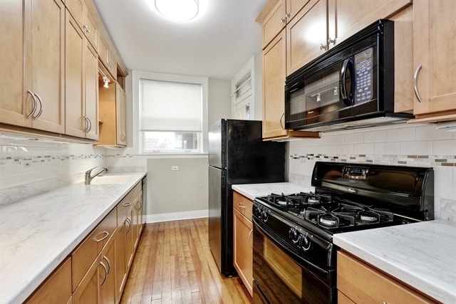 Foto del edificio - 823 Forest Ave