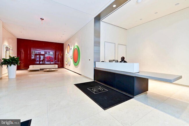 Lobby - 925 H St NW