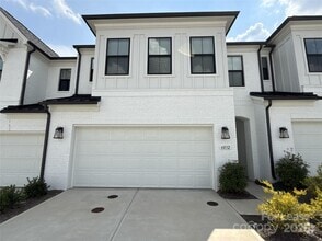 Building Photo - 6032 Mariemont Cir