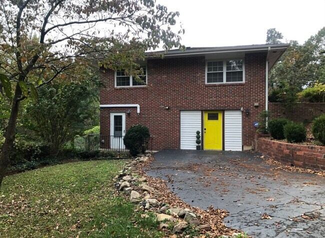 Building Photo - 8 Battery Dr