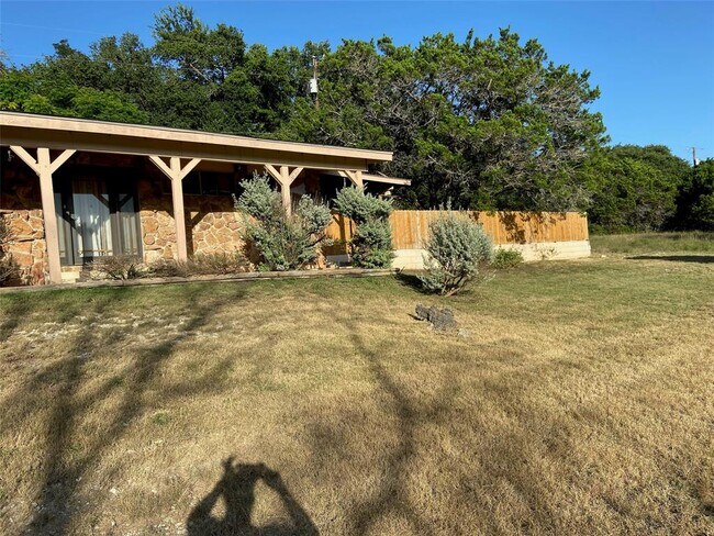Building Photo - 1058 Lonesome
