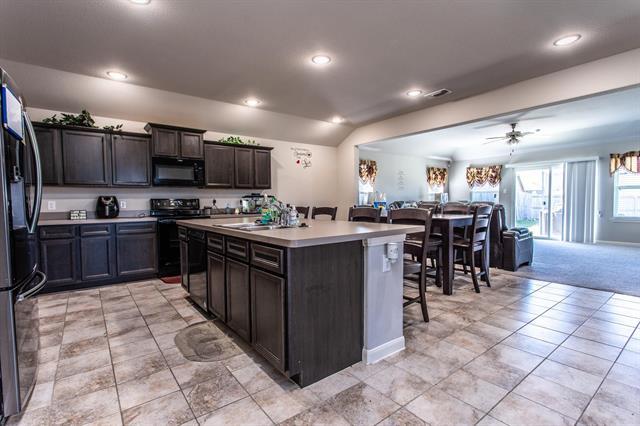 Building Photo - 9475 Smoke Tree Dr