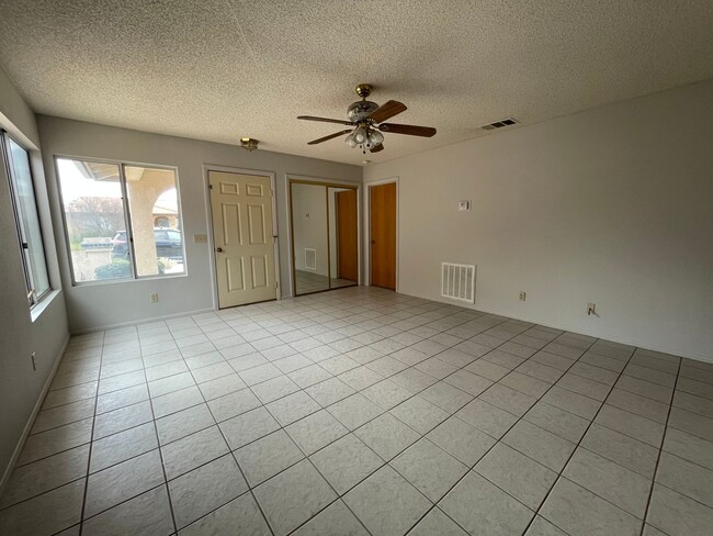 Building Photo - Two Bedroom Two Bathroom Home in Hemet!