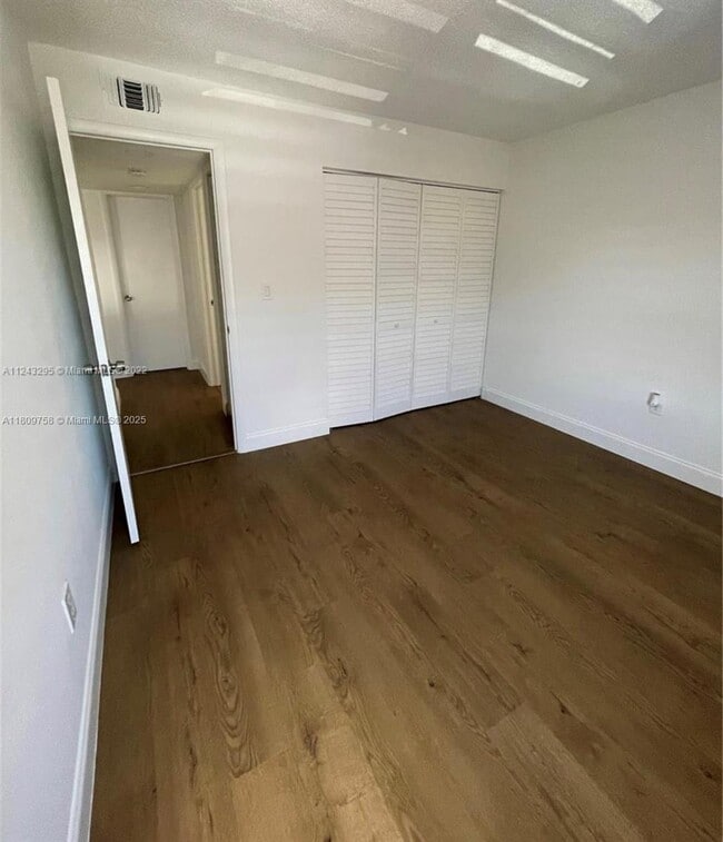 Foto del edificio - 9331 SW 4th St