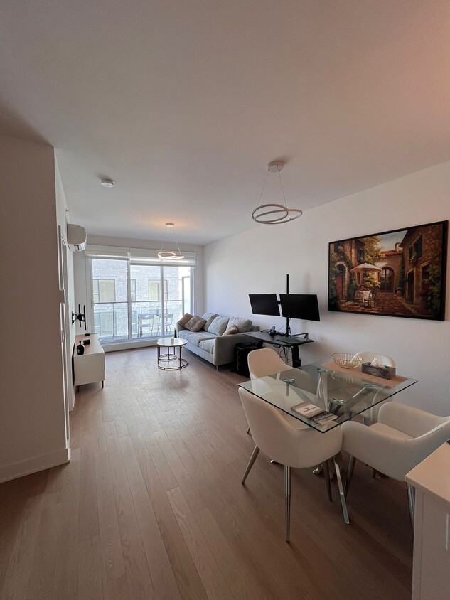 Primary Photo - 1400 Rue Ottawa
