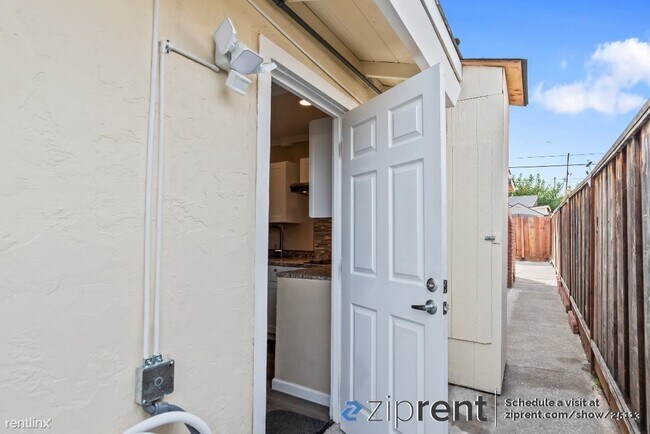 Foto del edificio - 1 br, 1 bath 4plex - 1935 Kinross Way, San...