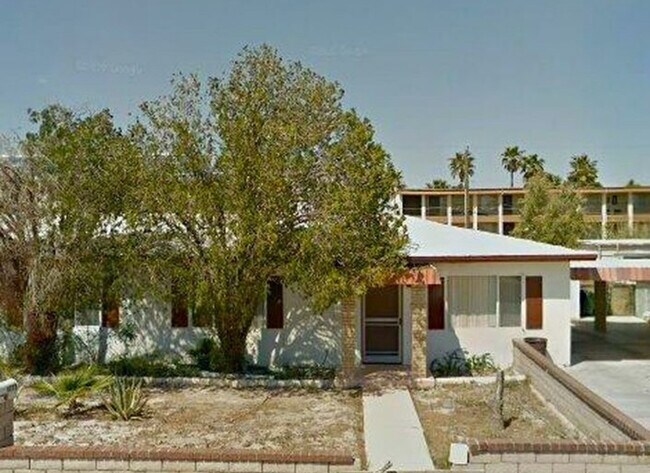 Building Photo - 444 E Naples Dr