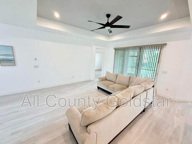 Foto del edificio - 6049 Higgins Ln