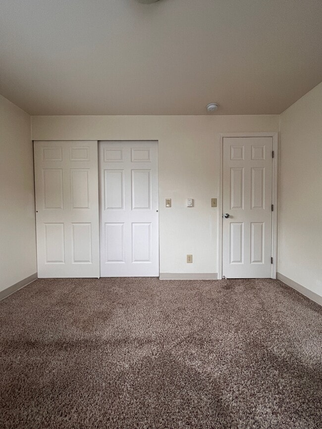 Building Photo - Lake City Apartments