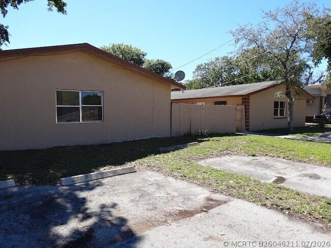 Foto del edificio - 2400 NW 21st St