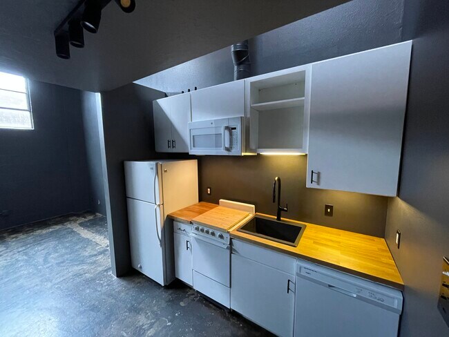 Building Photo - 440 W 900 S