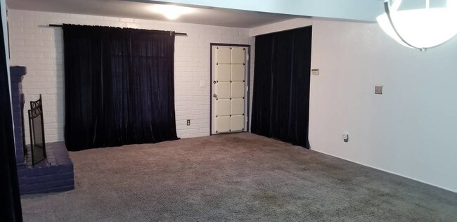 Lg living room/dining room - 13300 Herron St