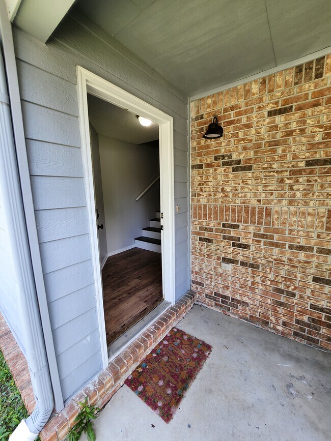Building Photo - 1327 Green Acres Blvd