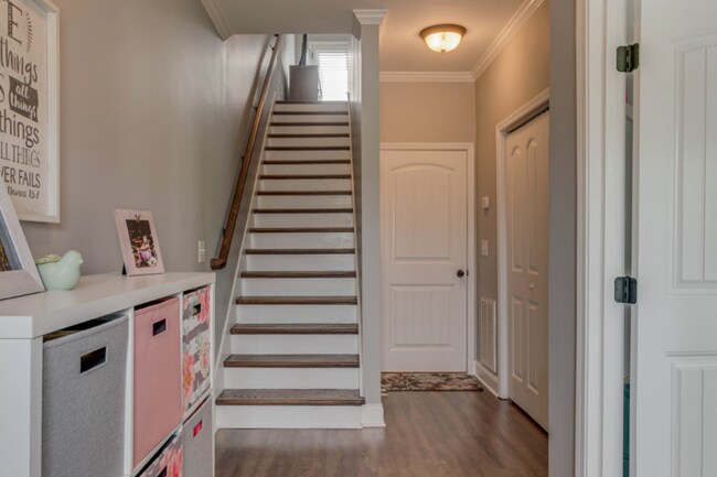 Building Photo - Beautiful home ready for you.