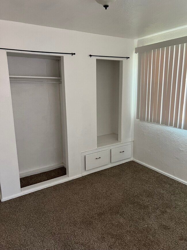 Foto del edificio - 1674 Laveta St