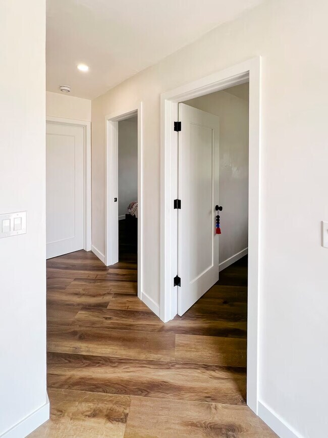 Foto del edificio - 898 Veronica Springs Rd