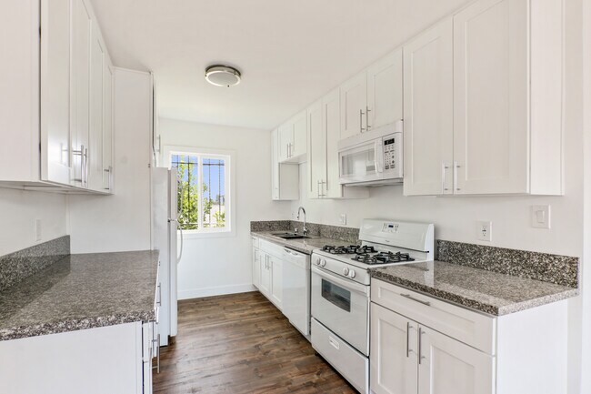 Foto del edificio - 1212 W 107th St