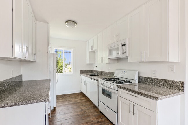 Building Photo - 1212 W 107th St