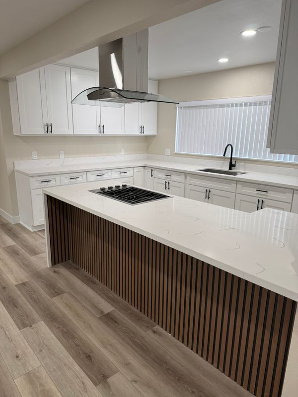 Building Photo - 340 E Shamrock St