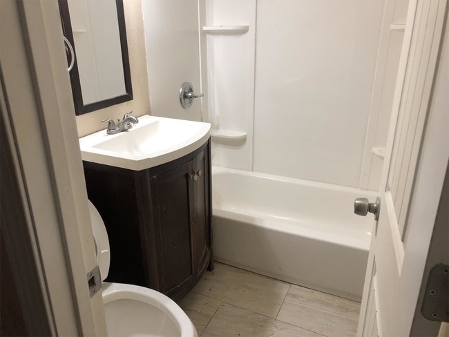 Building Photo - 1502 Arizona