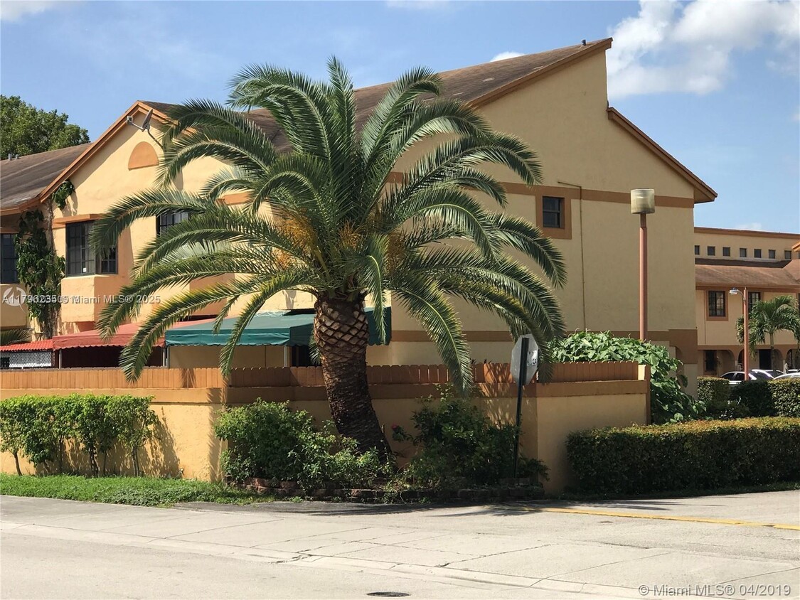 Foto principal - 11795 SW 18th St