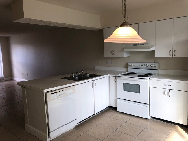 Foto del edificio - Spacious 2 Bedroom, 1 Bathroom Condo