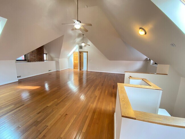 Foto del edificio - 316-318 W 7th Ave