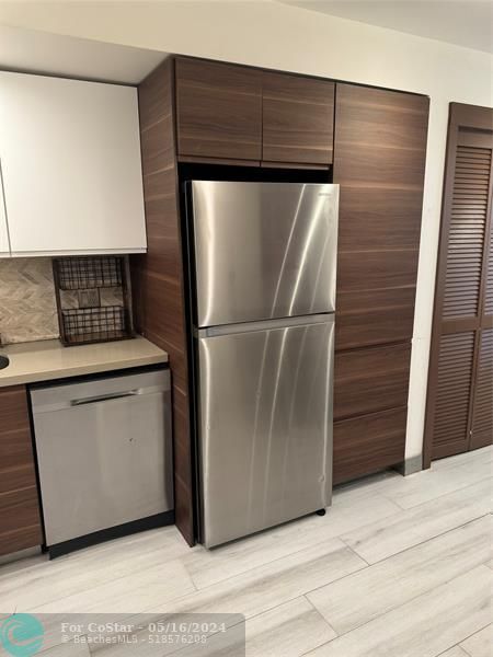 Building Photo - 4200 Oaks Terrace