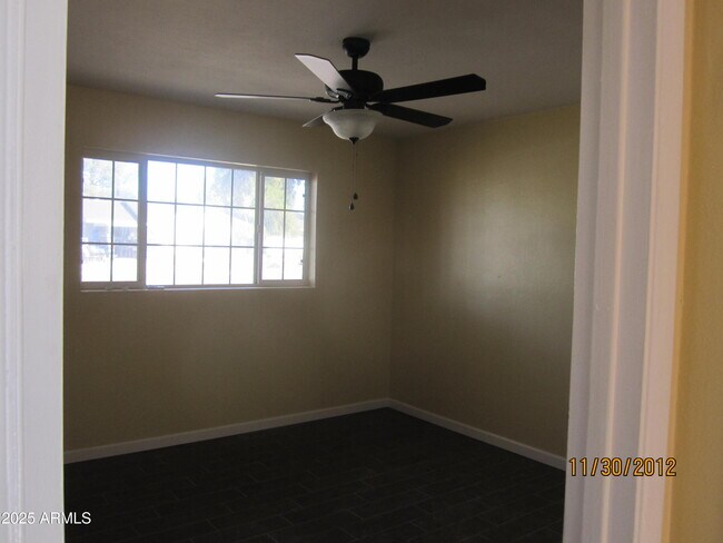 Foto del edificio - 8303 E Glenrosa Ave