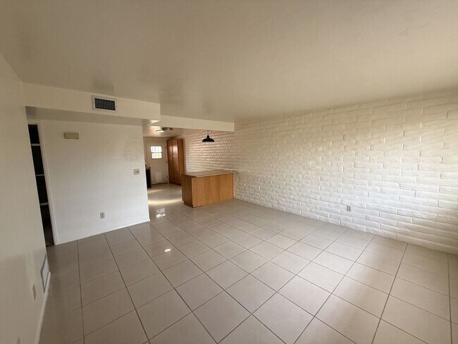 Foto del edificio - Available Now!