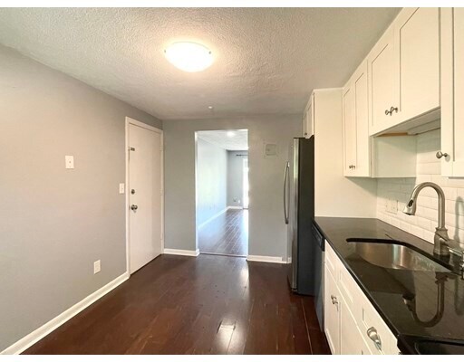 Foto del edificio - 4 Woodcrest Ct