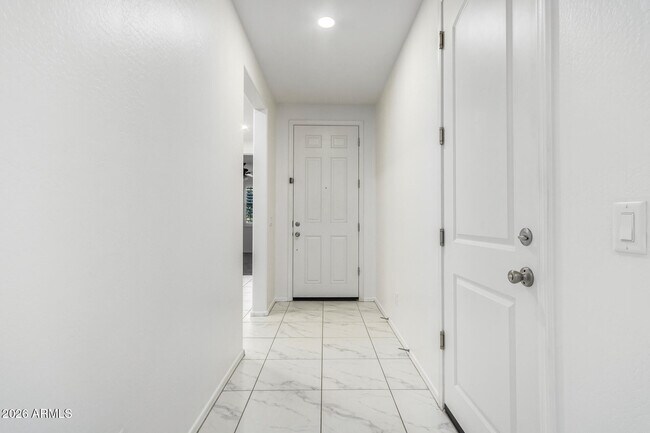 Foto del edificio - 665 E Rojo Way