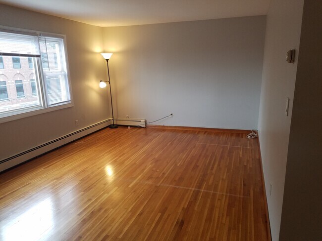 Building Photo - 184 Belgrove Dr
