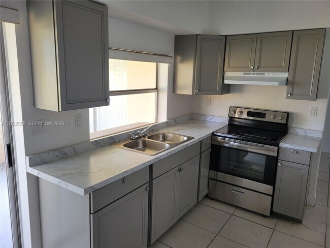 Foto del edificio - 8300 NW 26th Pl