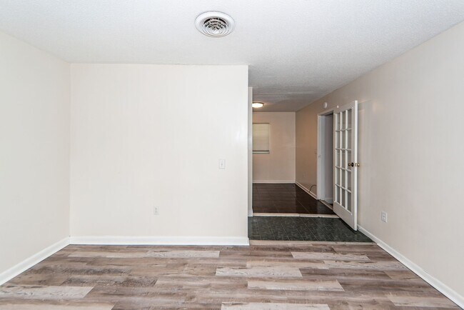 Building Photo - 3 Bedroom 2 Bath Home in Ponderosa - West ...